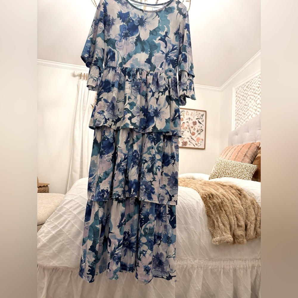 Size M long 3 tiered dress, stretchy
